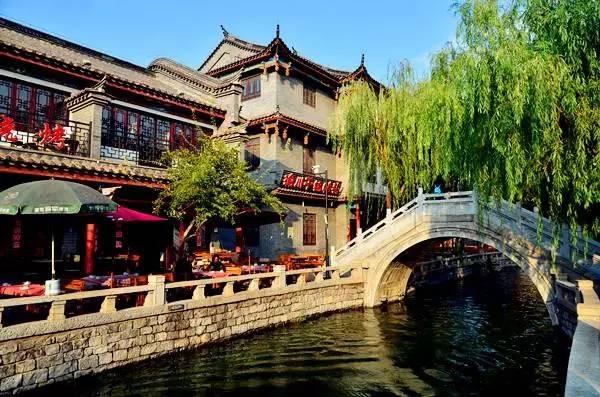 小区物业因消防通道被堵,禁止新能源车进引不满?社区:物业的事,没法管